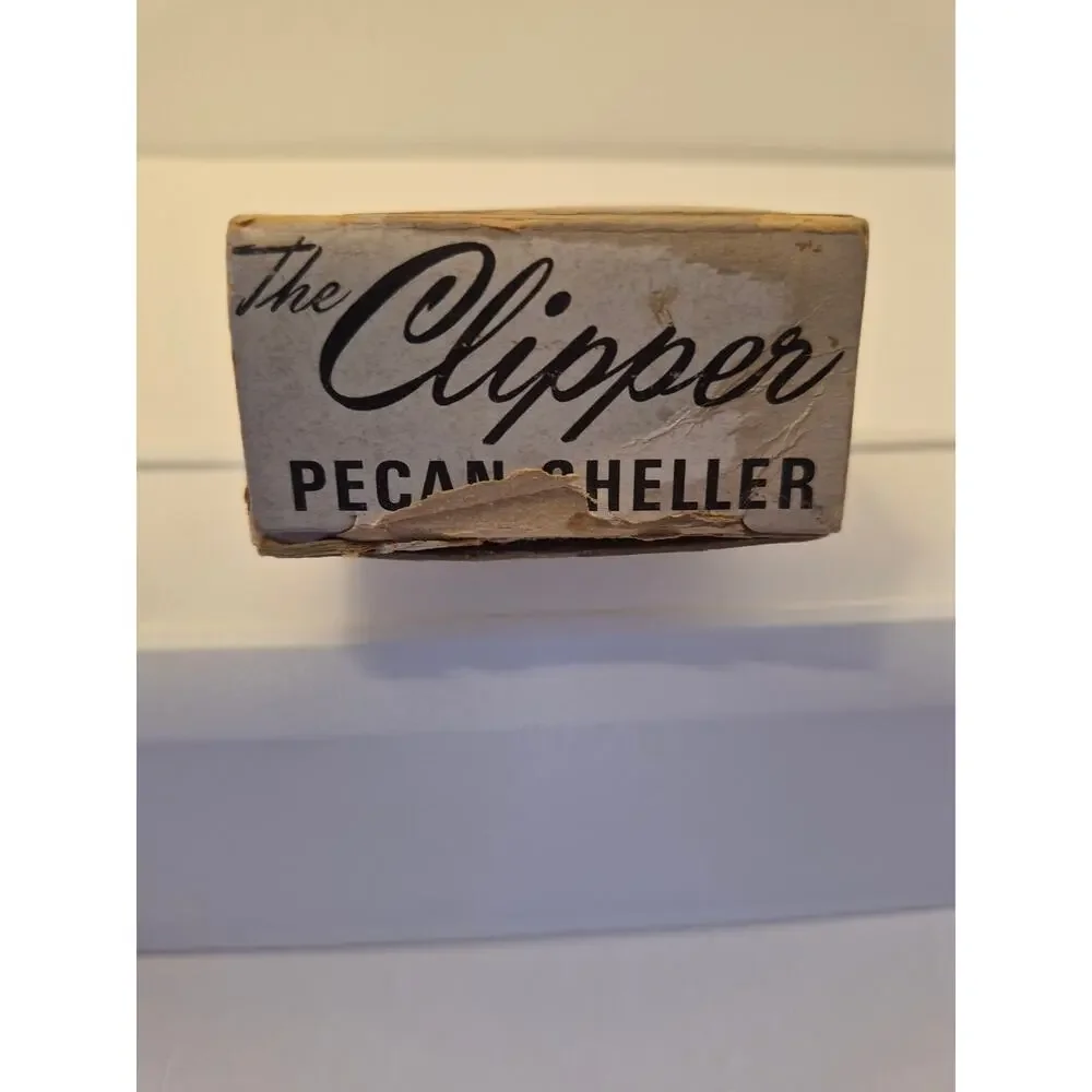 The Clipper Pecan Sheller Vintage USA Pre-Owned In Box Metal